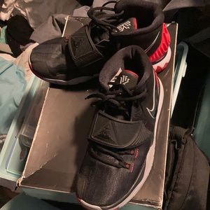 Nike KYRIE 6 BRED SIZE US7Y